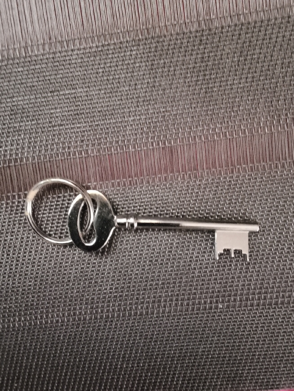 Vintage-Style Skeleton Key Keychain in Silver